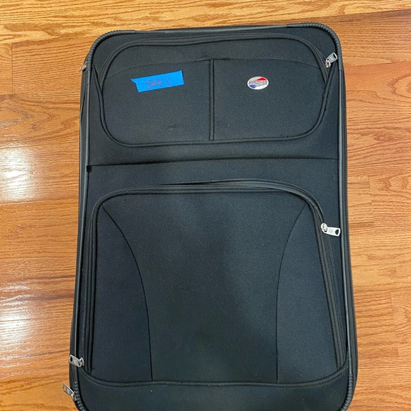 American Tourister 3 piece luggage set. - Picture 1 of 6
